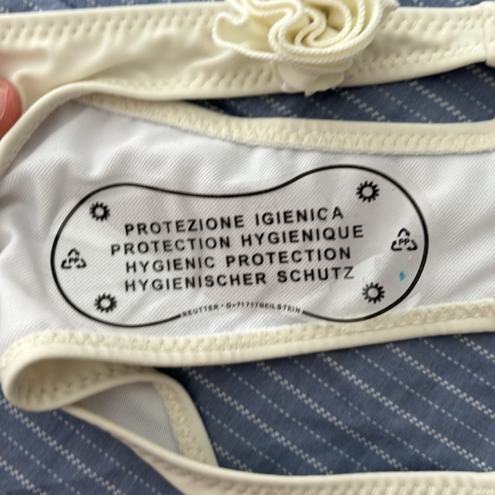 Ivory rosette bikini set - Picture 8 of 10
